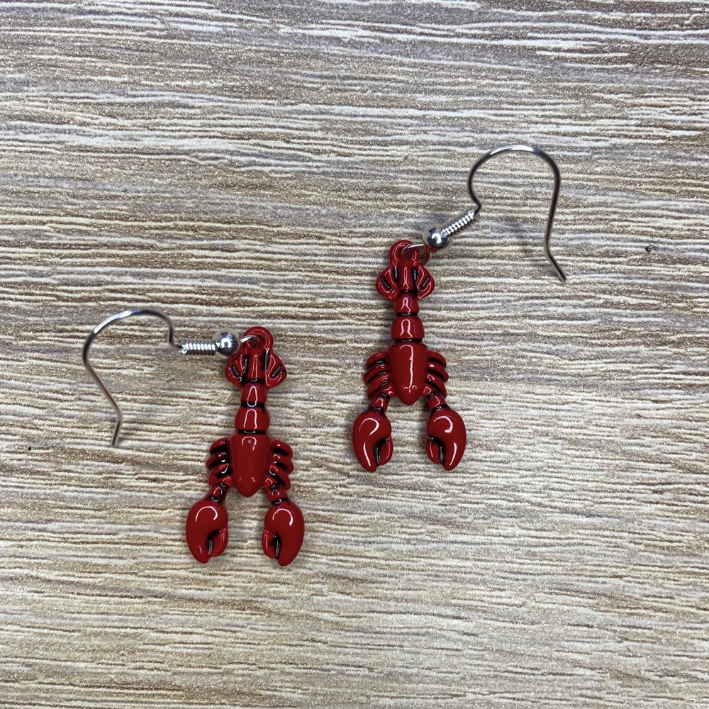 lobster claw earrings 🦞
